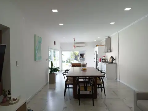 Vicepresidente Adolfo Alsina 300