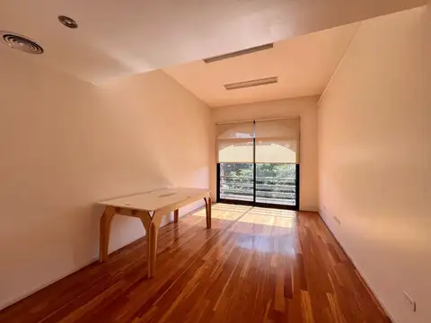 Oficina 5 ambientes con 2 baños