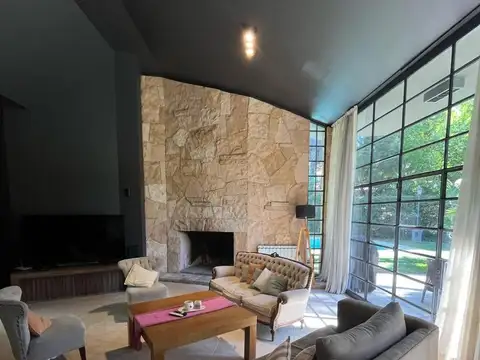 Casa en Venta con 4 cocheras