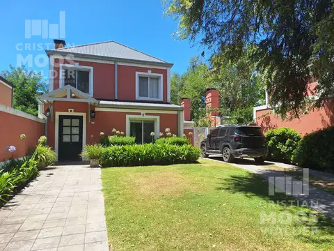 Casa en venta 3 ambientes-  en el bosque de Barrio Septiembre.