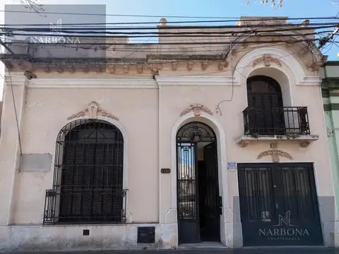 Casa 4 Dormitorios con cochera en Barrio España y Hospitales. Apto Crédito