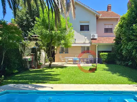 VENTA CHALET APTO CRÉDITO 5 AMBIENTES CON PILETA, JARDÍN Y COCHERA EN MARTÍNEZ