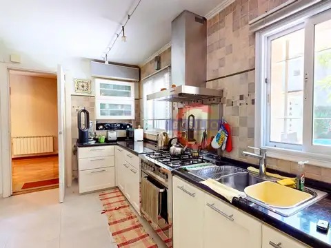 VENTA CHALET APTO CRÉDITO 5 AMBIENTES CON PILETA, JARDÍN Y COCHERA EN MARTÍNEZ