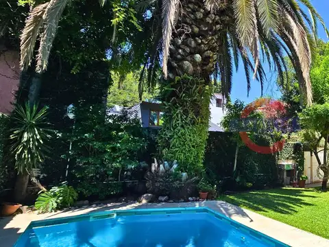 VENTA CHALET 5 AMBIENTES CON PILETA, JARDÍN Y COCHERA EN MARTÍNEZ
