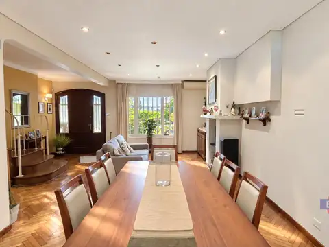 VENTA CHALET APTO CRÉDITO 5 AMBIENTES CON PILETA, JARDÍN Y COCHERA EN MARTÍNEZ
