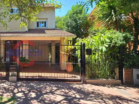 VENTA CHALET APTO CRÉDITO 5 AMBIENTES CON PILETA, JARDÍN Y COCHERA EN MARTÍNEZ