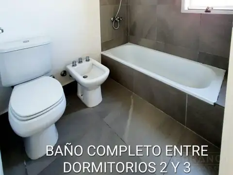 Casa 5 ambientes con 2 baños