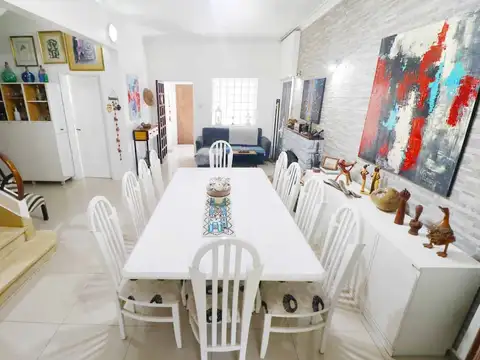 Casa 7 ambientes con 2 baños