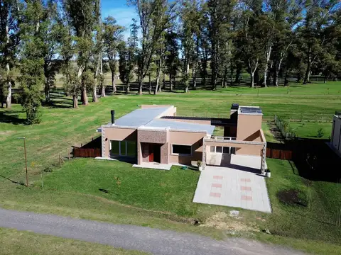Casa 3 ambientes con 2 baños