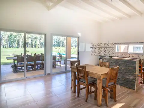 Venta casa a estrenar, 4 ambientes en Barrio "Los Tres Pinos"