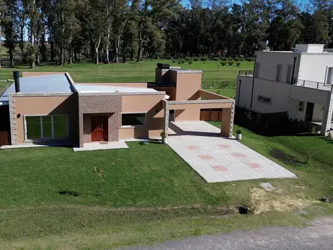 Casa en Venta en Los Tres Pinos, USD 225.000