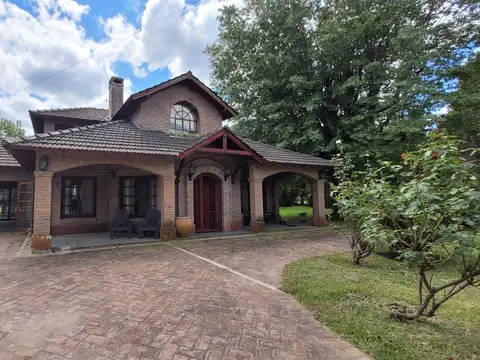 Venta Chacra con Casa y Piscina en Barrio Parque El Remanso, Exaltación de la Cruz