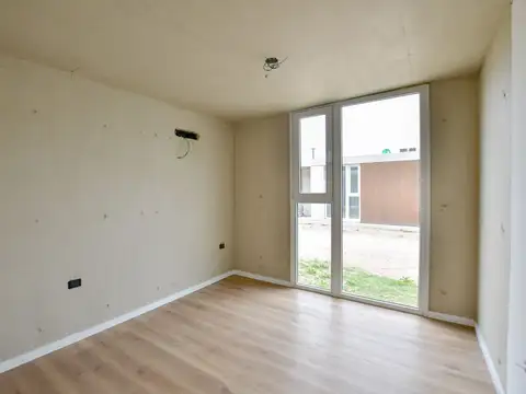 CASA EN VENTA GONNET 1 DORMITORIO COMPLEJO CERRADO