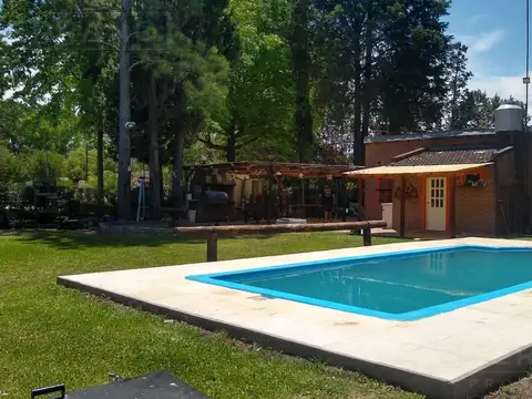 Venta casa 3 ambientes con pileta, en lote de 730m2, calle G. De La Vega, Parque Sakura