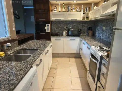 Casa en Alquiler Temporal con 4 cocheras