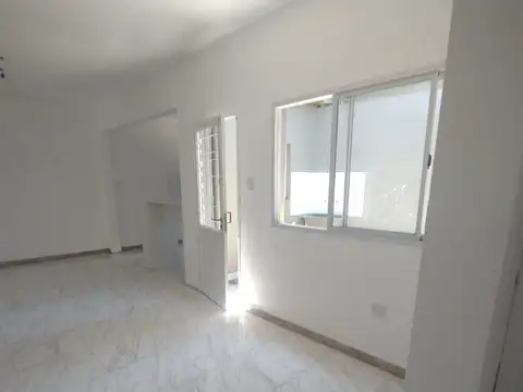 TIPO CASA 2 AMBIENTES CON PATIO - SIN EXPENSAS -