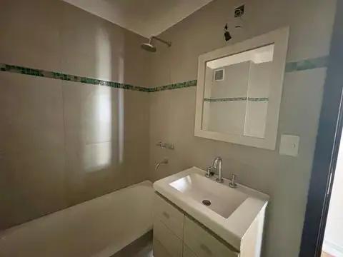 Avenida Álvarez Thomas 900