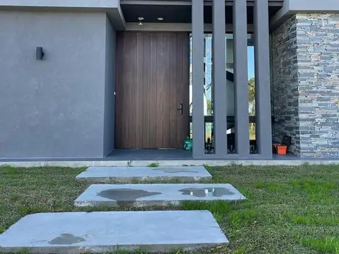 Casa 7 ambientes con 4 baños