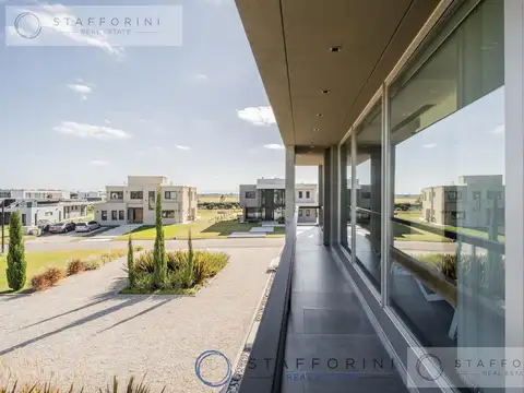 Casa 9 ambientes con 6 baños