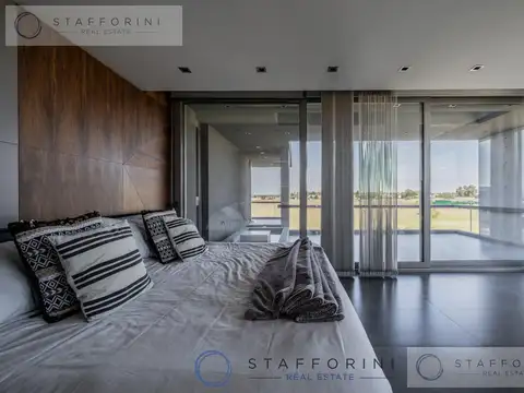 Casa en Venta con 3 cocheras
