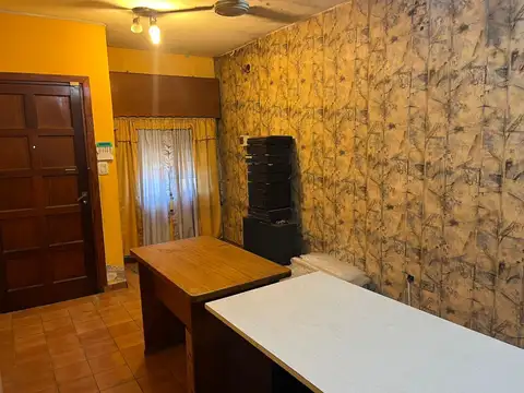 Casa 8 ambientes con 3 baños