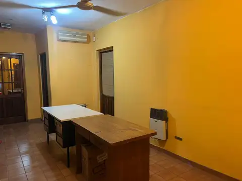 Casa 8 ambientes con 3 baños