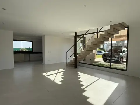 Casa 3 ambientes con 3 baños