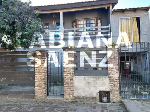 Casa en venta,  con amplio terreno en José Mármol 