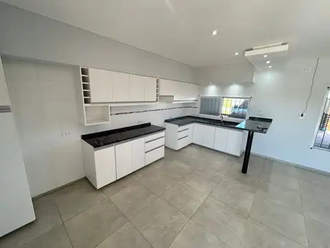 Casa 3 ambientes con 1 baño