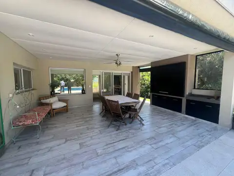 Casa 5 ambientes con 2 baños