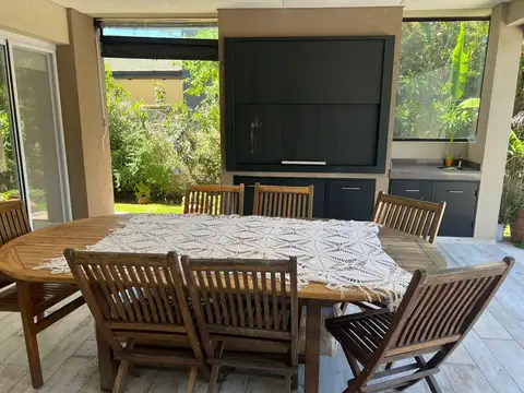 Casa en Venta con 5 cocheras