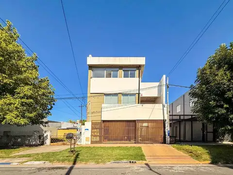 CASA TRIPLEX EN VENTA LOS HORNOS 2 DORMITORIOS
