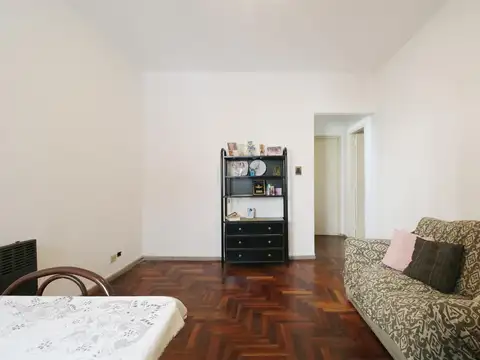 Av Hipólito Yrigoyen 553
