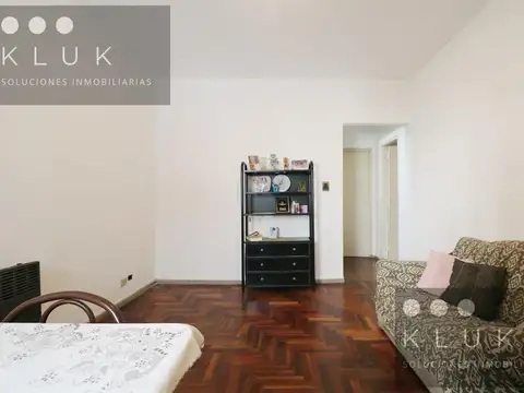 Av Hipólito Yrigoyen 553