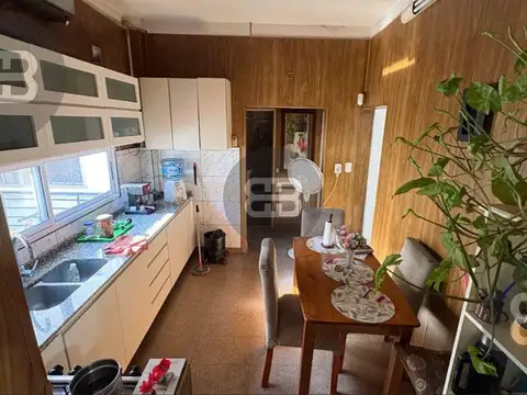 VENTA CASA 3 AMB. C/ COCHERA
