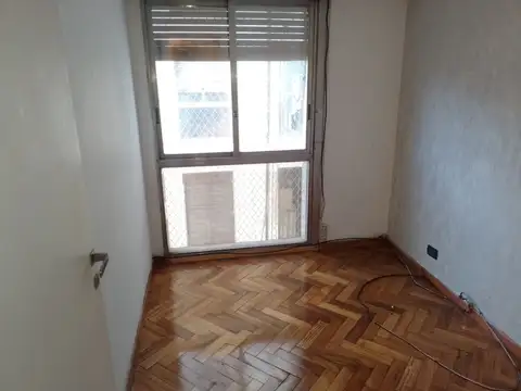 Av Rivadavia al 4900  3 ambientes