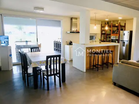 Casa 5 ambientes con 4 baños