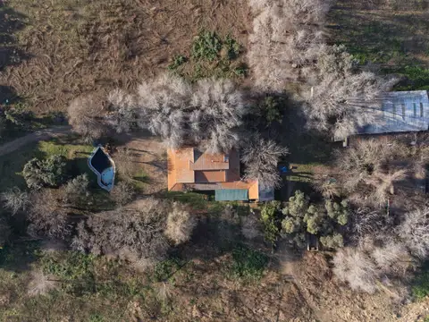 Venta de Chacra de 5,5 ha c/ chalet, stud y pileta