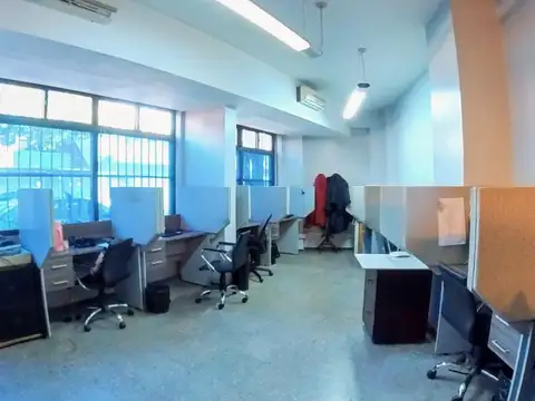Oficina 7 ambientes con 6 baños