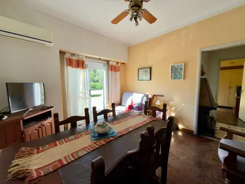 Casa 6 ambientes con 2 baños