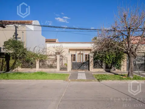 Casa 7 ambientes con 3 baños