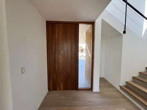 Casa 5 ambientes con 3 baños