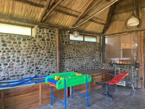 En venta casa con quincho y piscina