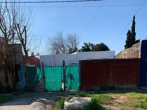 Venta de Casa   en 140 entre 67 y 68  Los hornos