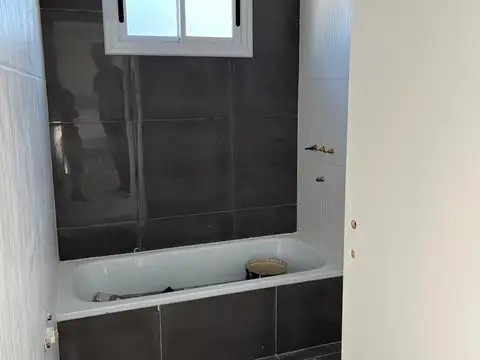 CASTELAR NORTE CASA RACIONALISTA A ESTRENAR