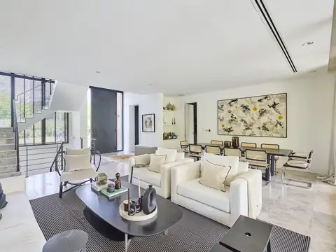 Casa 10 ambientes con 4 baños