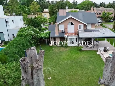 Casa en Venta con 4 cocheras