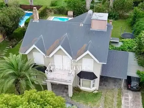 Casa 4 ambientes con 3 baños