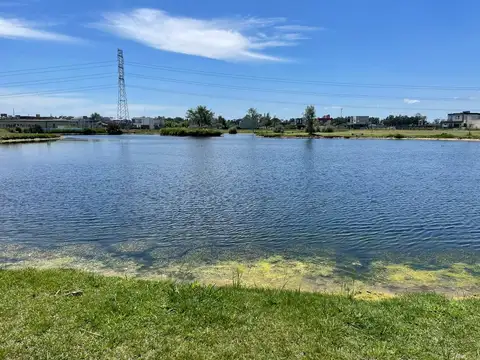 LOTE EN VENTA CON ESCRITURA, BARRIO LAGUNA AZUL.
