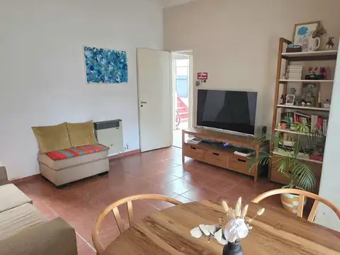 Casa 6 ambientes con 2 baños